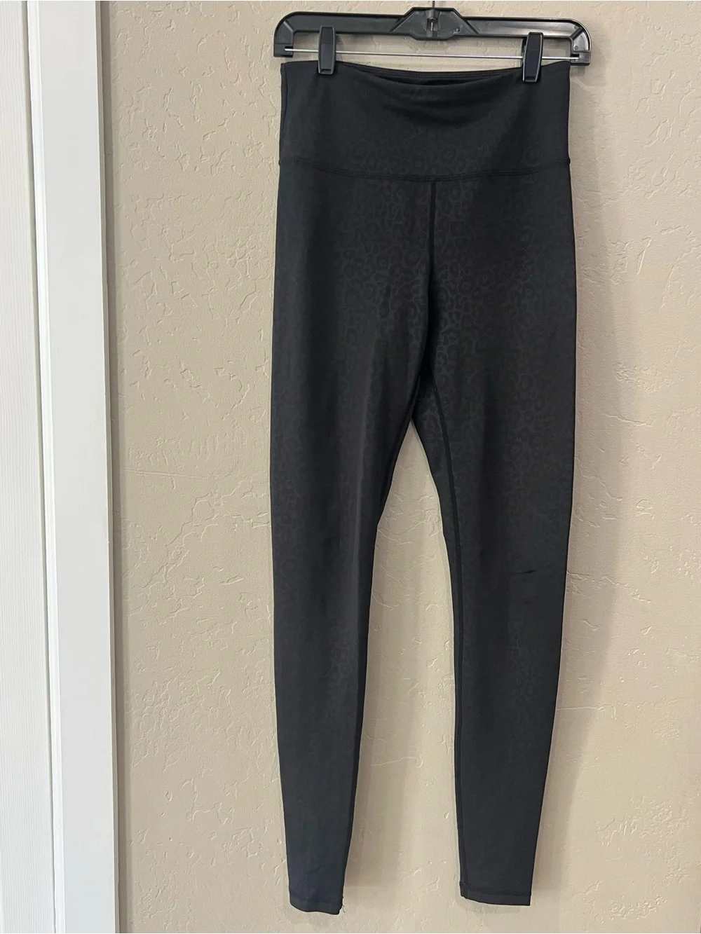 Zyia Active Light & Tight Leopard Hi-Rise Leggings 28” EUC Size 6–8 - Picture 3 of 9